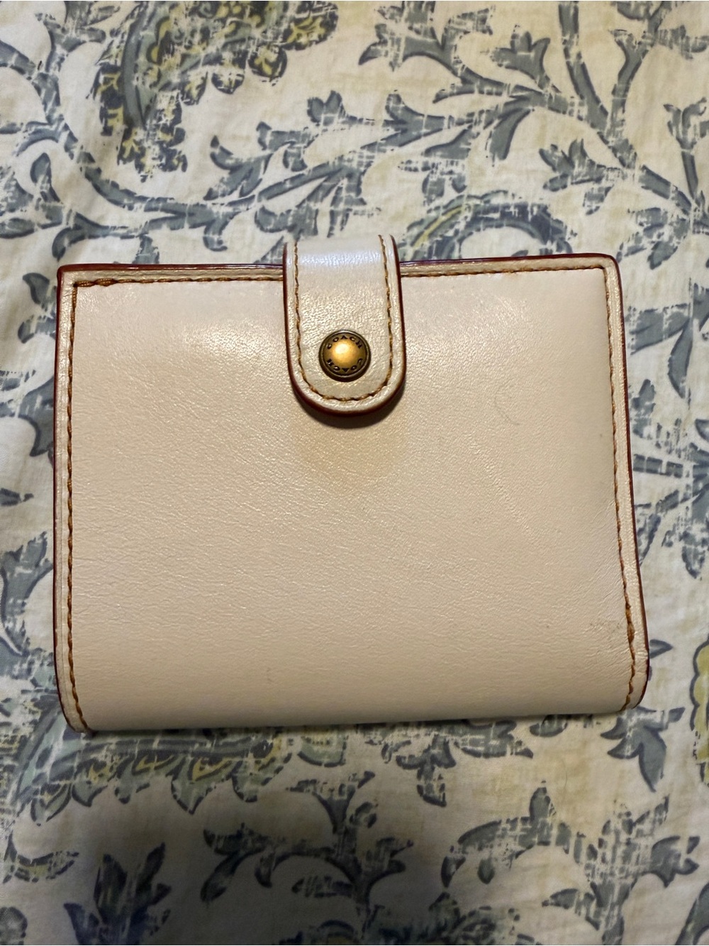 Classic Cream Leather 1941 Glovetanned Snap Wallet